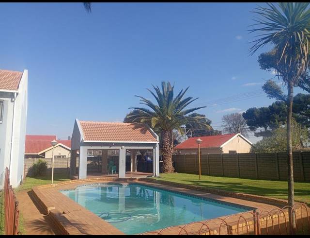 1 BEDROOM APARTMENT FOR SALE IN GERMISTON SOUTH
